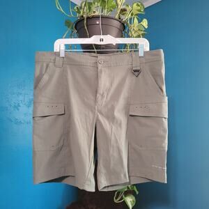 Columbia Men's Green Cargo Shorts